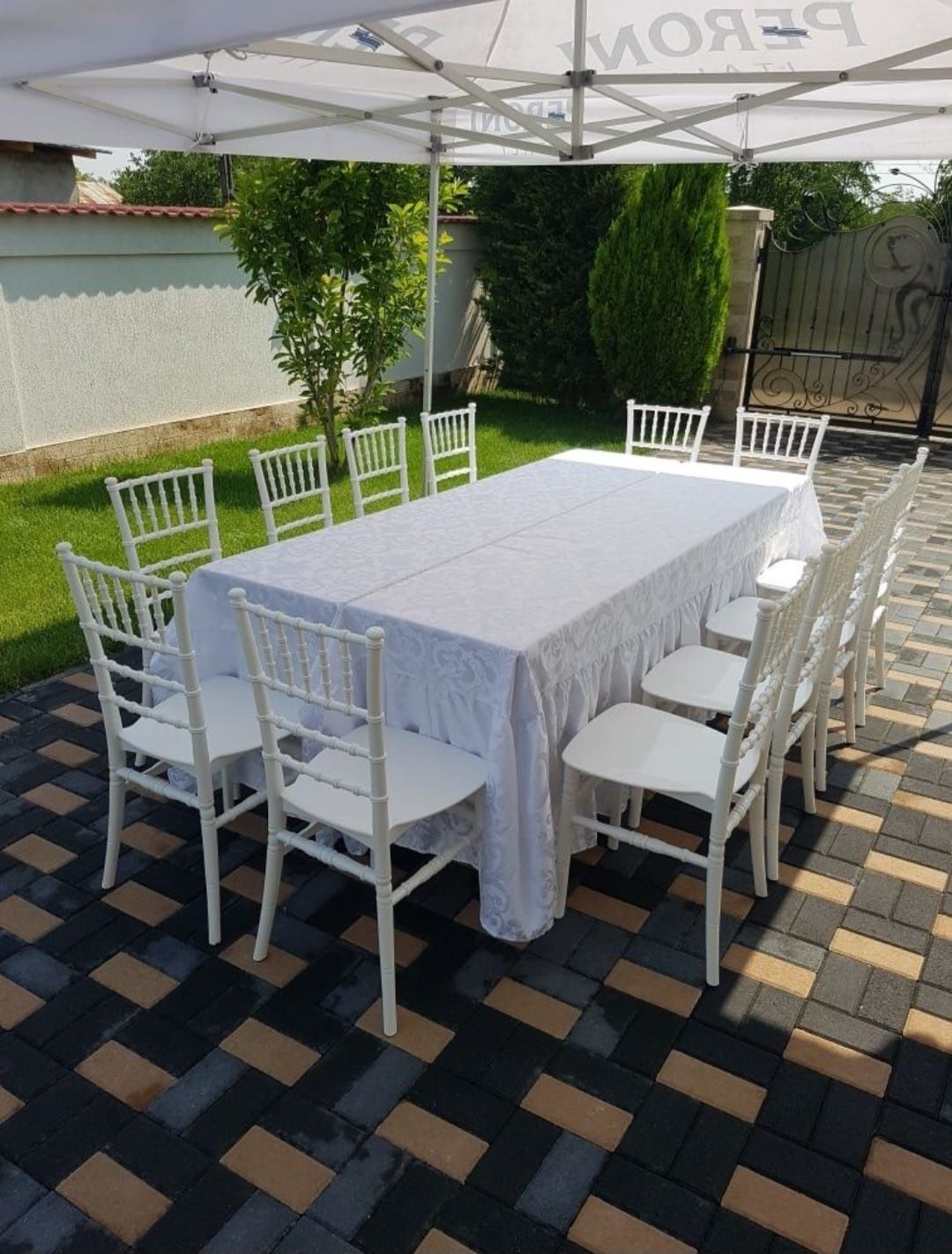 Închiriez/de închiriat,închiriere  mese și scaune chiavari