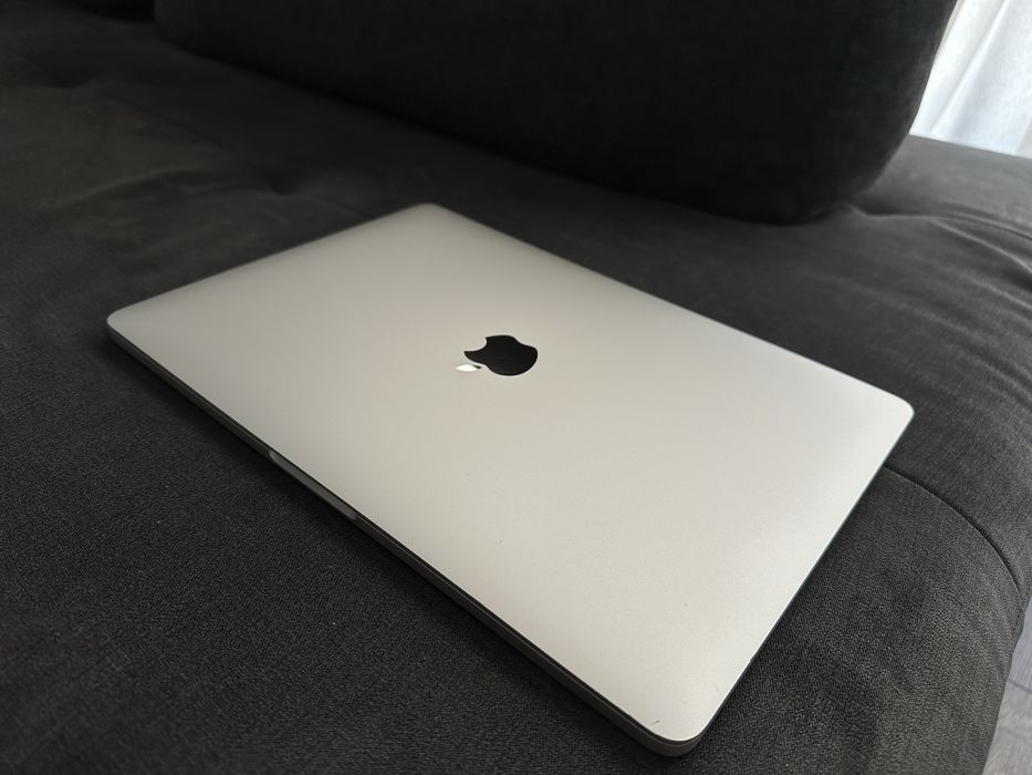 MacBook Pro 13” i5 / 8gb ram / 256 SSD