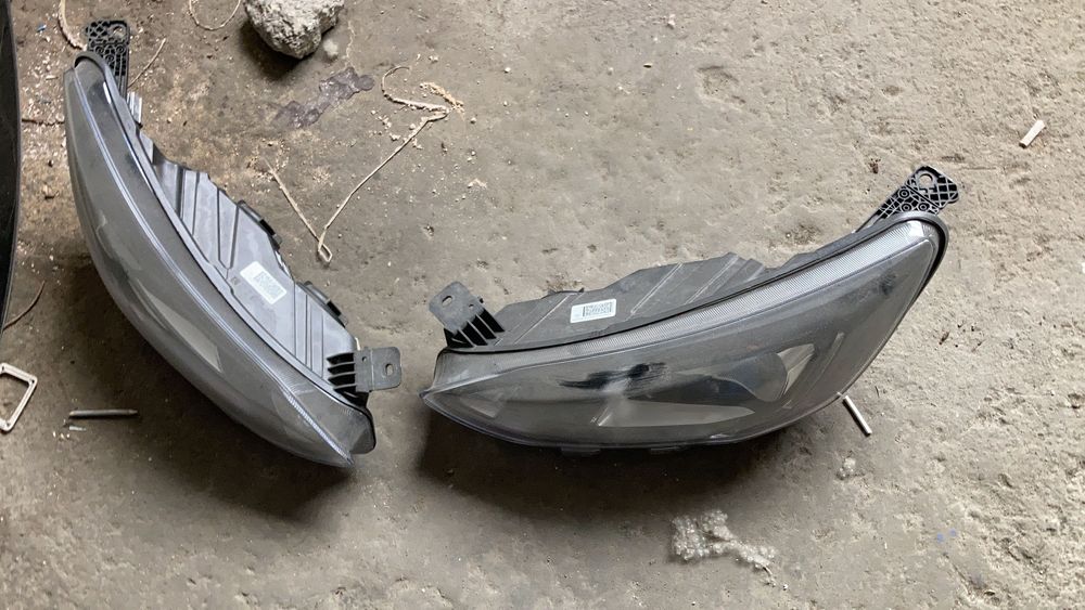 Far faruri Ford focus 3 Facelift 2014 _ 2018 stanga si dreapta