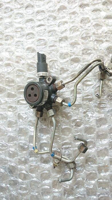 Горивен разпределител и датчик високо налягане  за форд фокус .