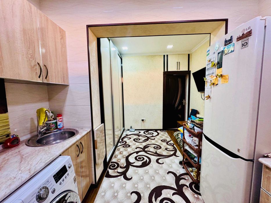 Buxoroda kvartira sotiladi 1 xonali 40m2 3-qavat