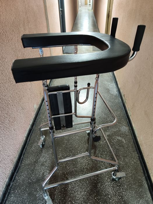 Cadru mobil ( cu 4 roti) cu sprijin pe brate