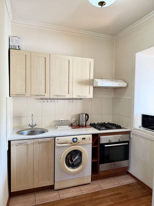 Срочно! Квартира на Ц1-Бибигон 1*2/4/4 общ пл 42м  с обстановкой