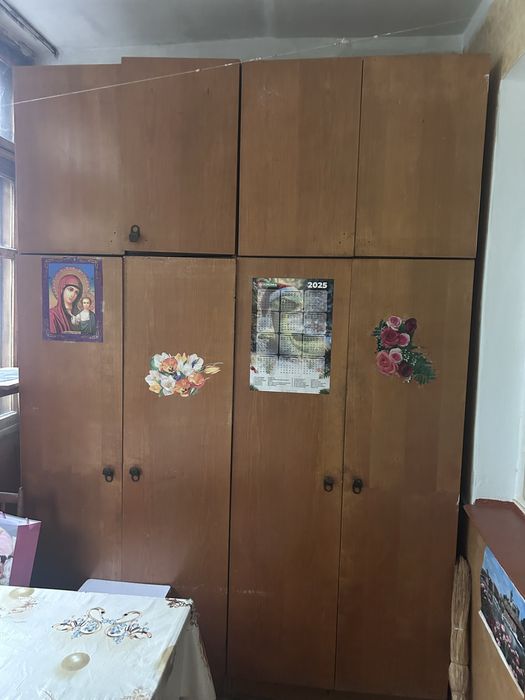 Отдам даром шкаф, тумбочки