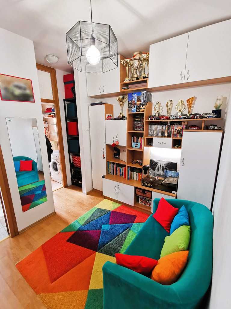 Vând apartament 40 mp, cartier Gruia + garaj individual la demisol
