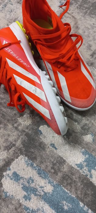 Ghete de fotbal sintetic