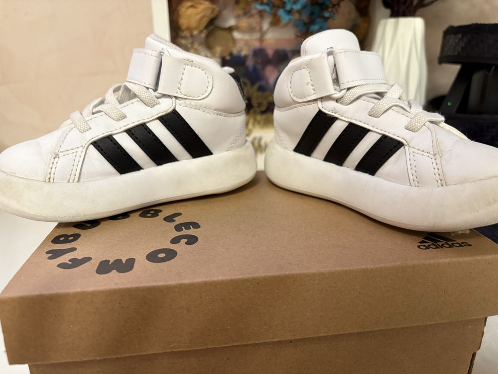 Детски маратонки Adidas номер 22