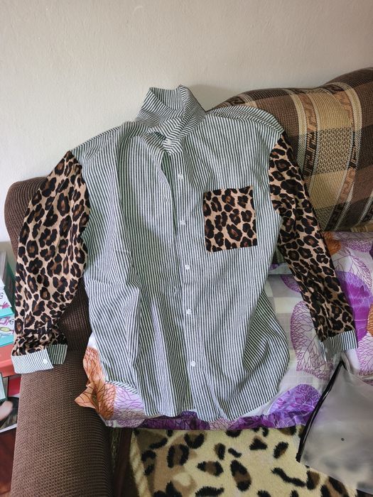 Cămașă cambrată cu leopard este nouă cu etichetă