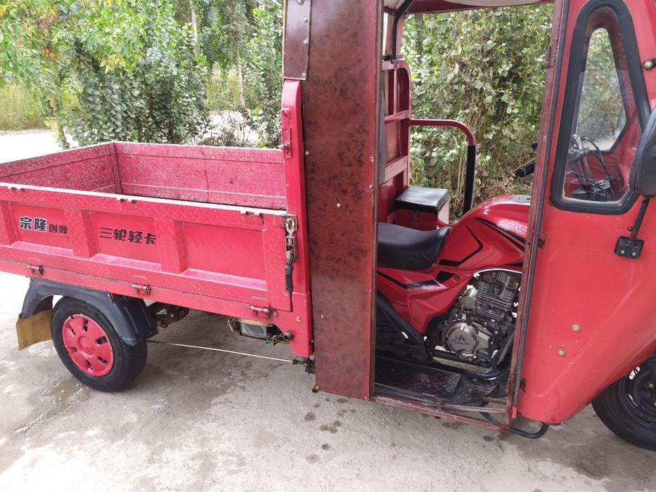 Motorol ıkkı yon tomonıda eshıkları bor