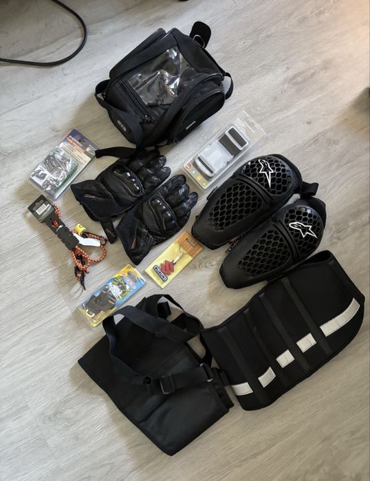 Accesorii morocicleta ( genunchiere alpinestar, manusi, geanta etc )