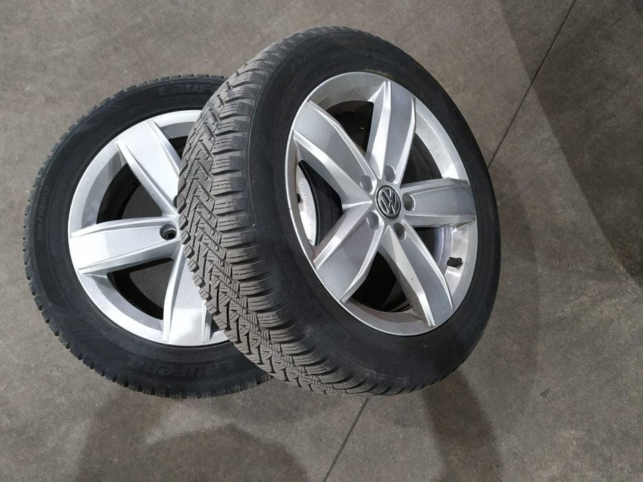 Vând set complet 4 jante VW Passat + anvelope de iarnă Laufenn