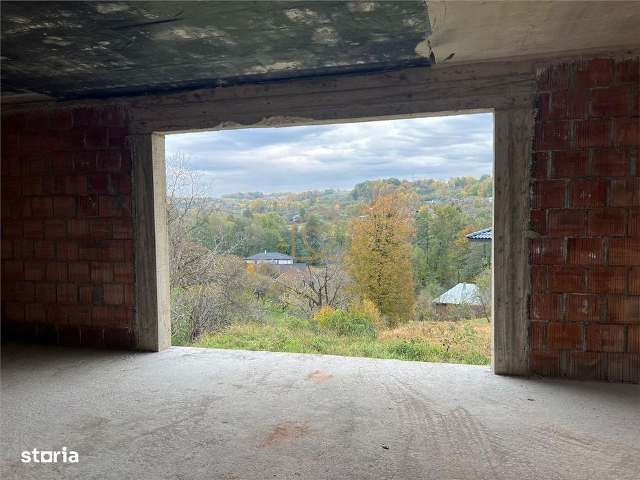 Casa la rosu cu 4 camere 2 bai Ocolis