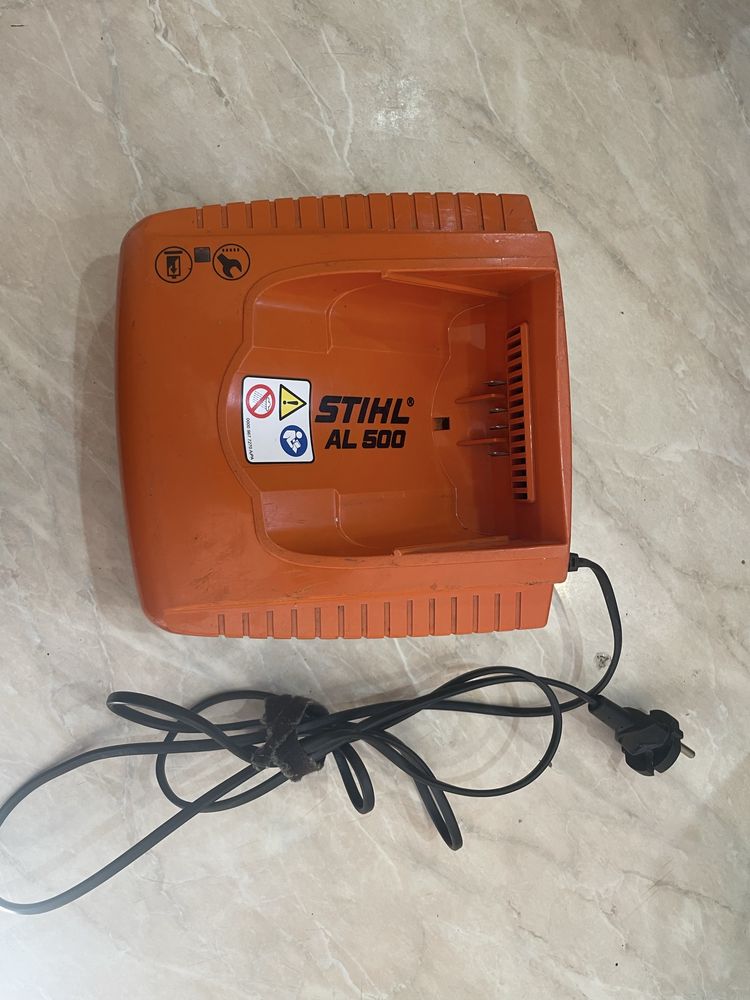 Професионално зарядно устройство STIHL AL 500