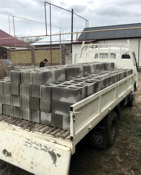 Сплитерные блоки хорошего качества.  Есть доставка. Позвонит