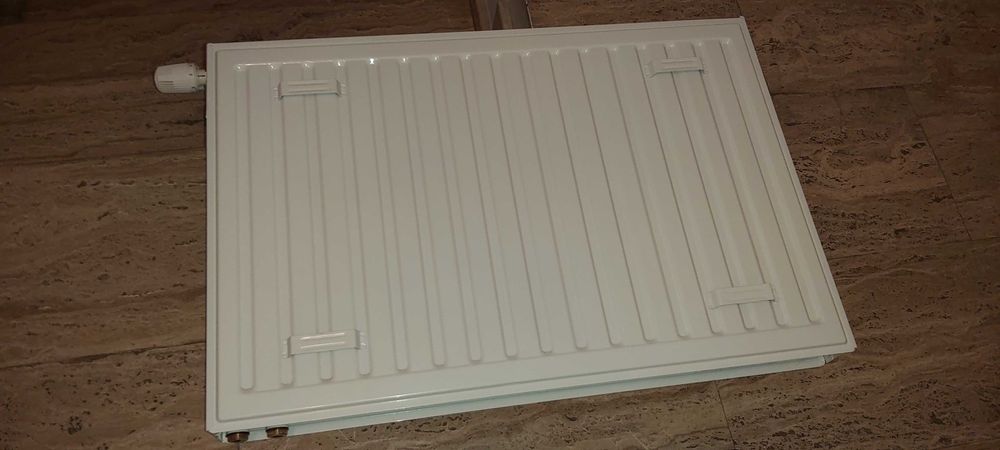 Calorifer otel Radson 900x600x22 + Cap termostat Herz + Suporti perete