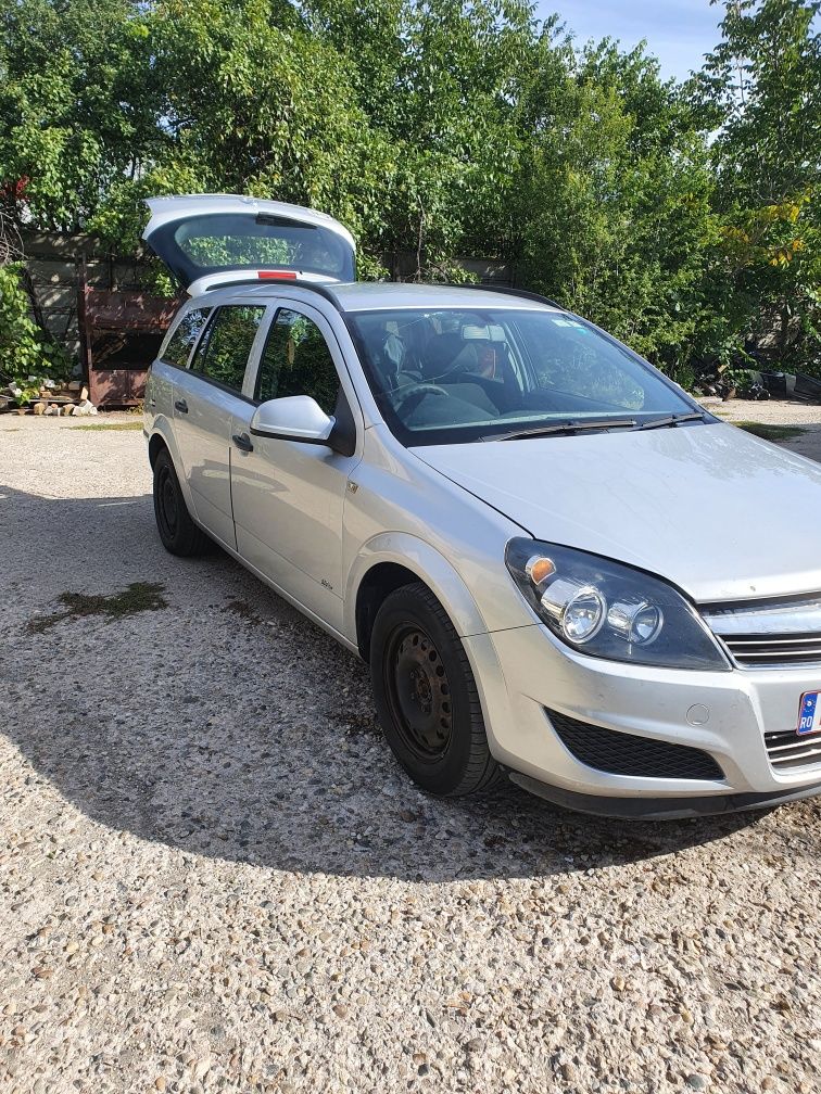 Dezmembrez Opel Astra H 1.7 CDTI 2012