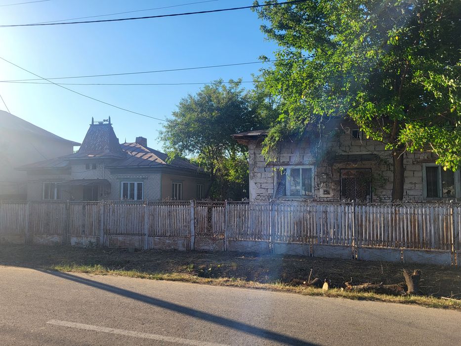 De vanzare casa batraneasca + teren 1230 mp