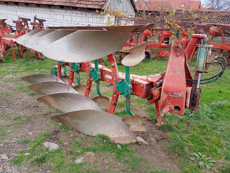 Plug reversibil 4 brazde Kverneland Goizin