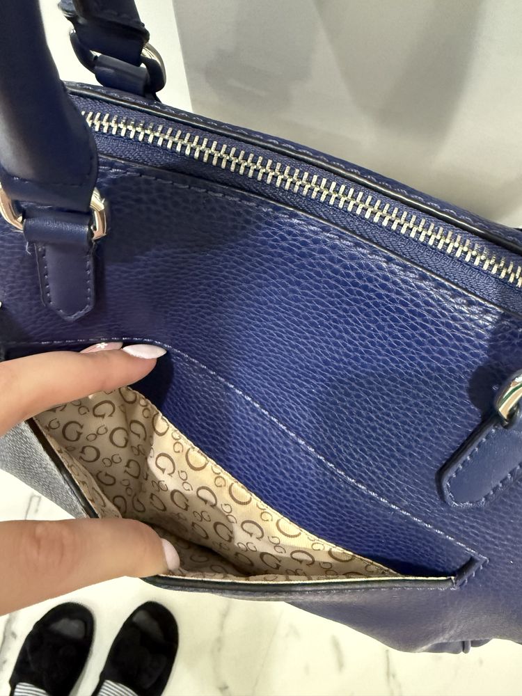 Дамска чанта Guess