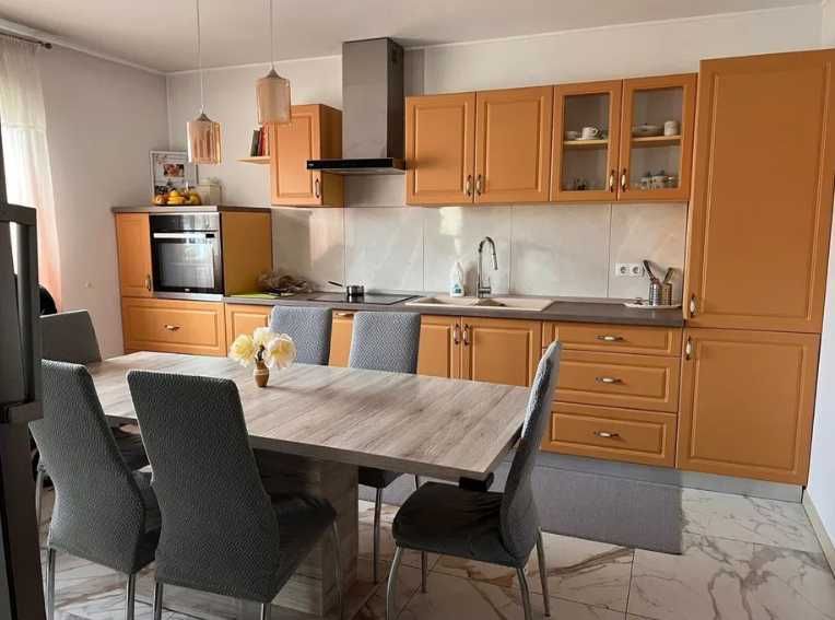 Casa de vanzare cu etaj complet mobilata, cu gradina  + 5000 mp padure