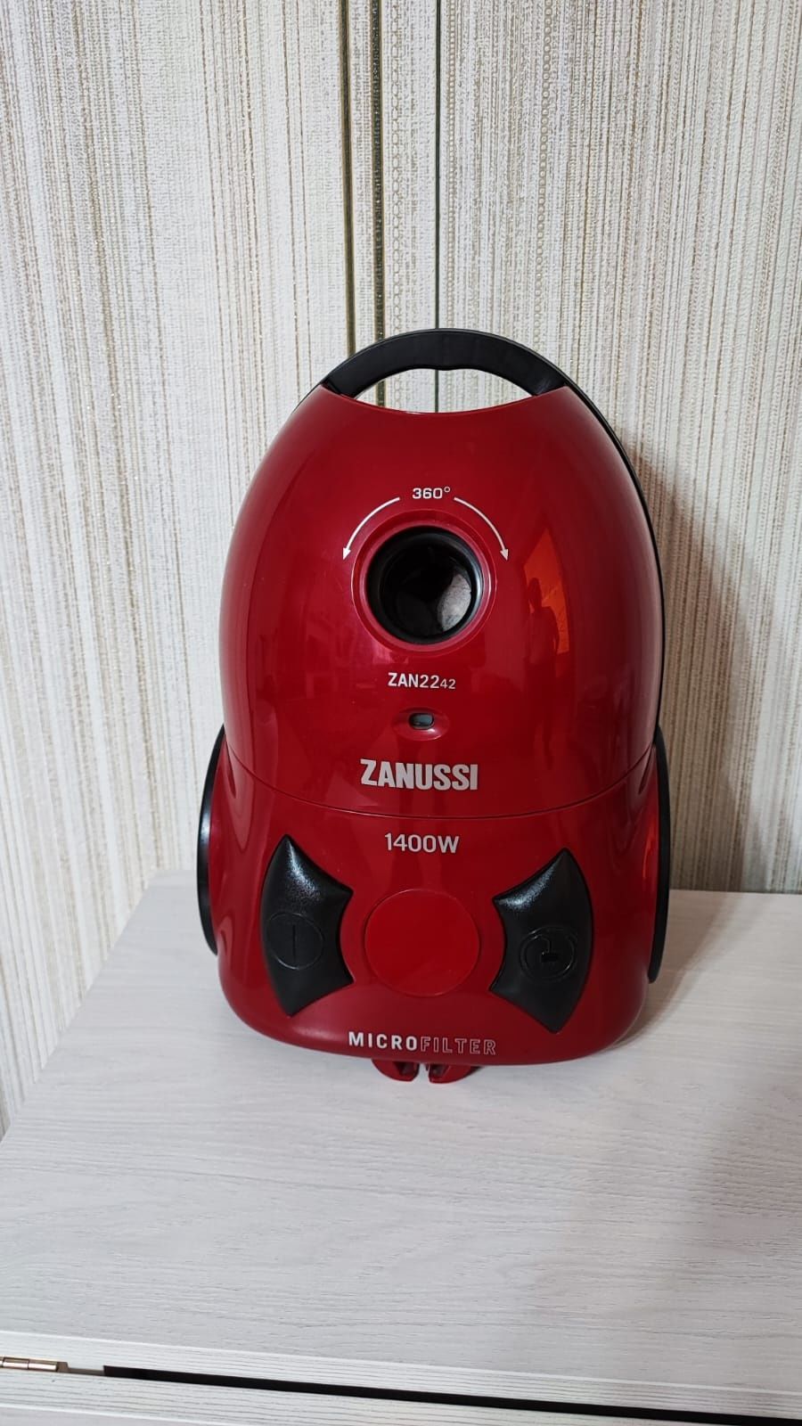 Продаю пылесос Zanussi 1400 w.
В хорошем состоянии