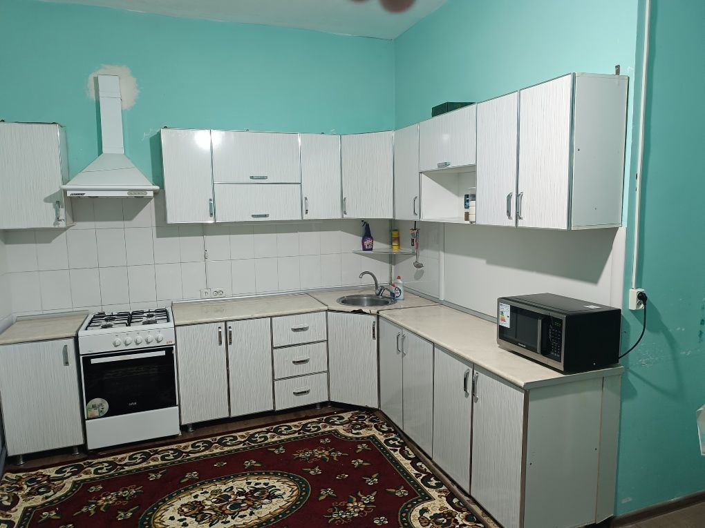 Kuxinniy mebel sotiladi