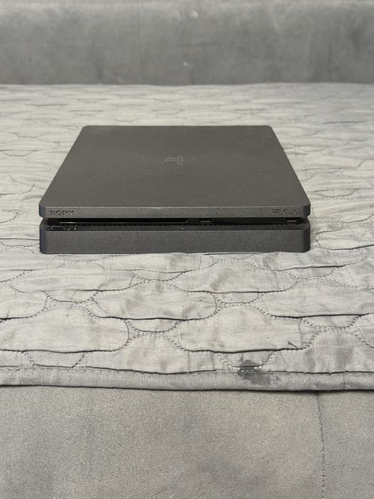 Продам PS4 отличное состояние