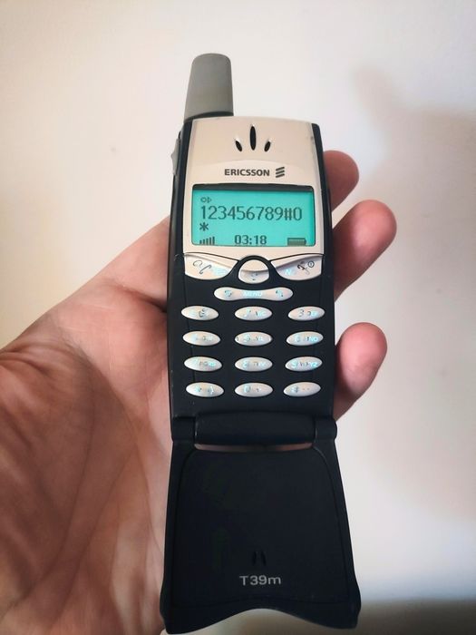 Ericsson T39s + incarcator original ( decodat, baterie refurbished)
