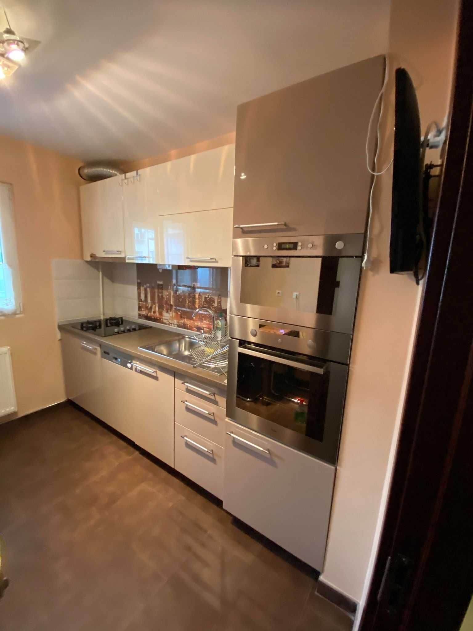 Apartament 3 camere, 2 bai, Mobiliat complet, Chisinau