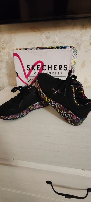 Skechers ,adidași  Nr 33 ca noi, superbi ,fetite