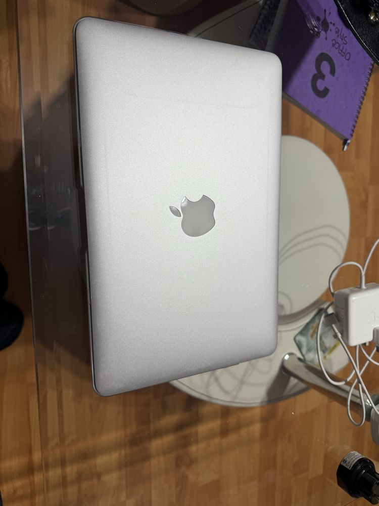 MacBook Air ( 11-inch )