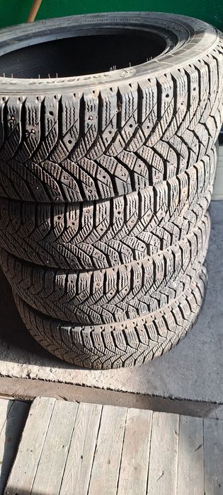 Автошины комплект зимние с шипами