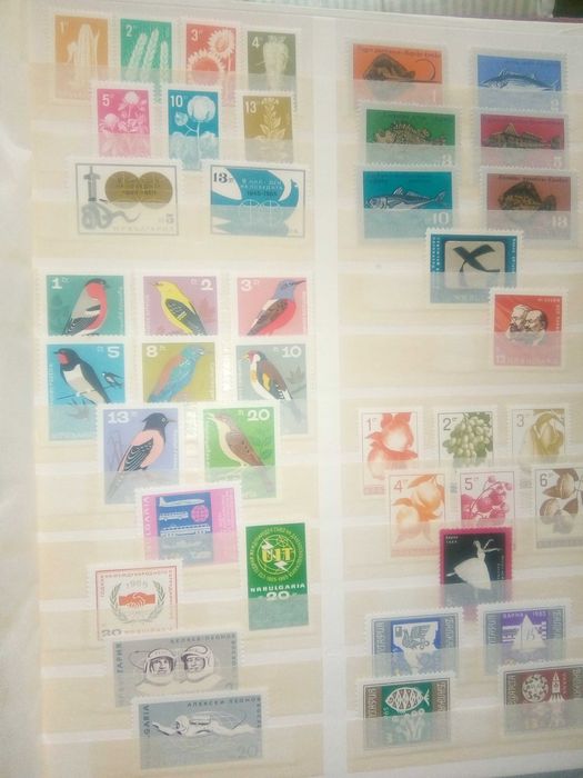 Класьор с български пощенски марки - пълни годишнини.