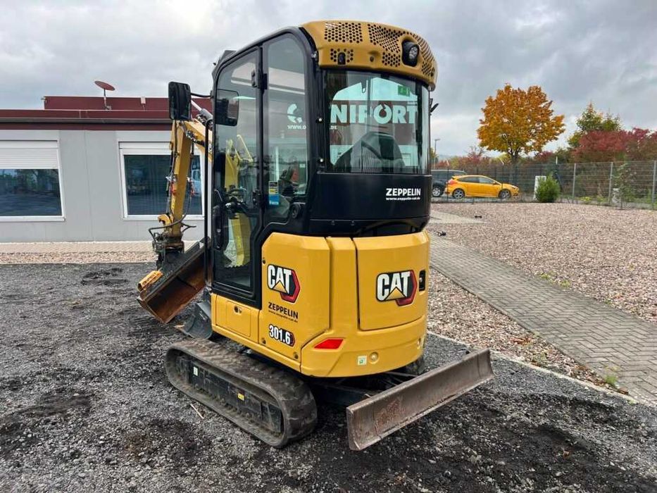 miniexcavator CAT sau CATERPILLAR din 2021