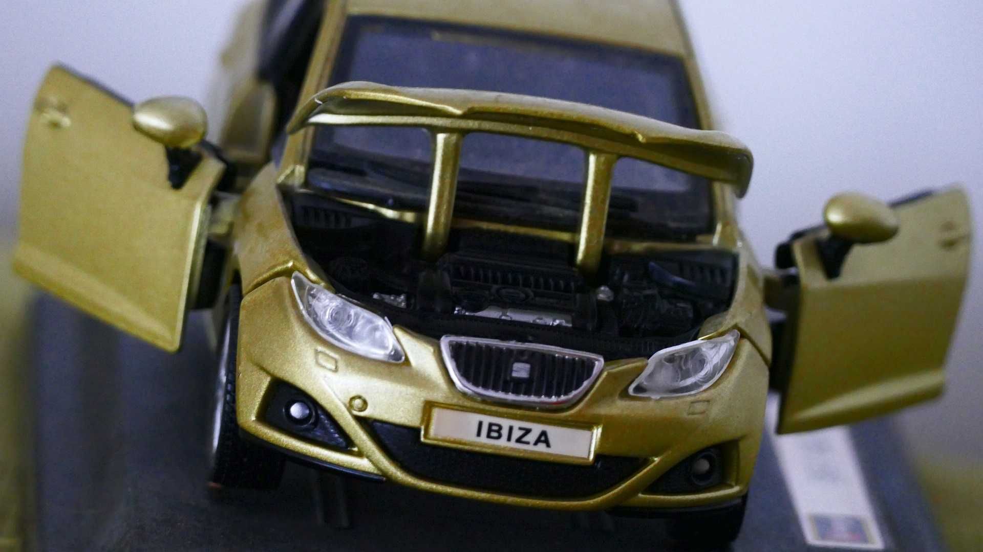 Unicat Absolut: Seat Ibiza 6J Macheta 1:24 Bburago