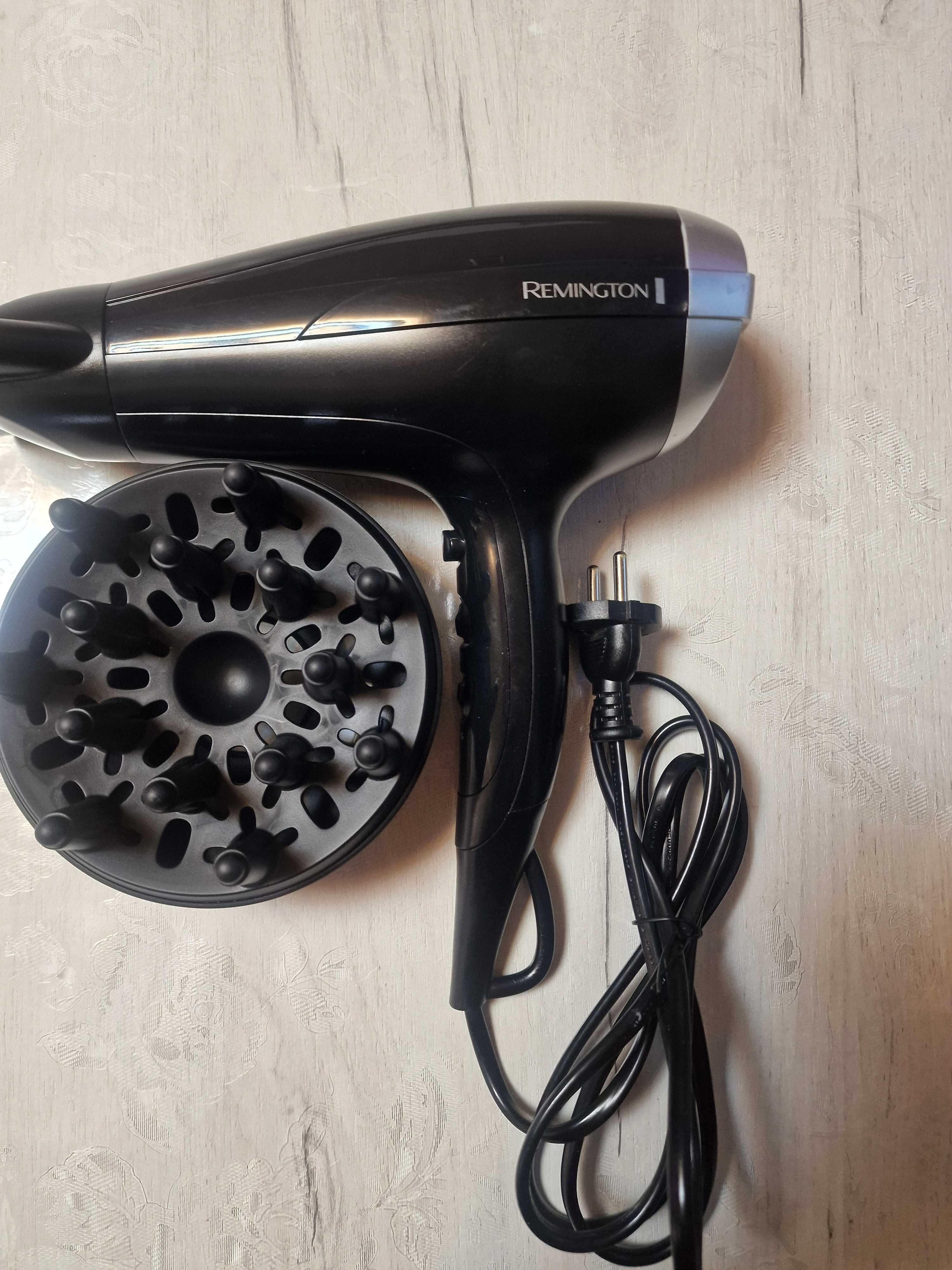 Продавам Сешоар Remington D5215 pro-air  shine.