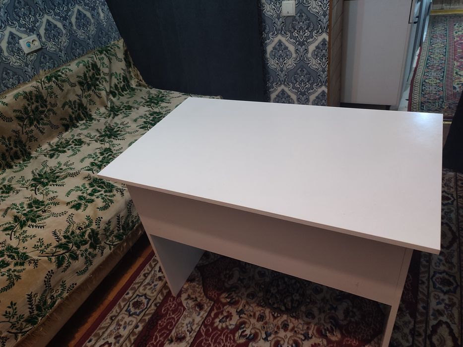 Стол в хорошем состоянии