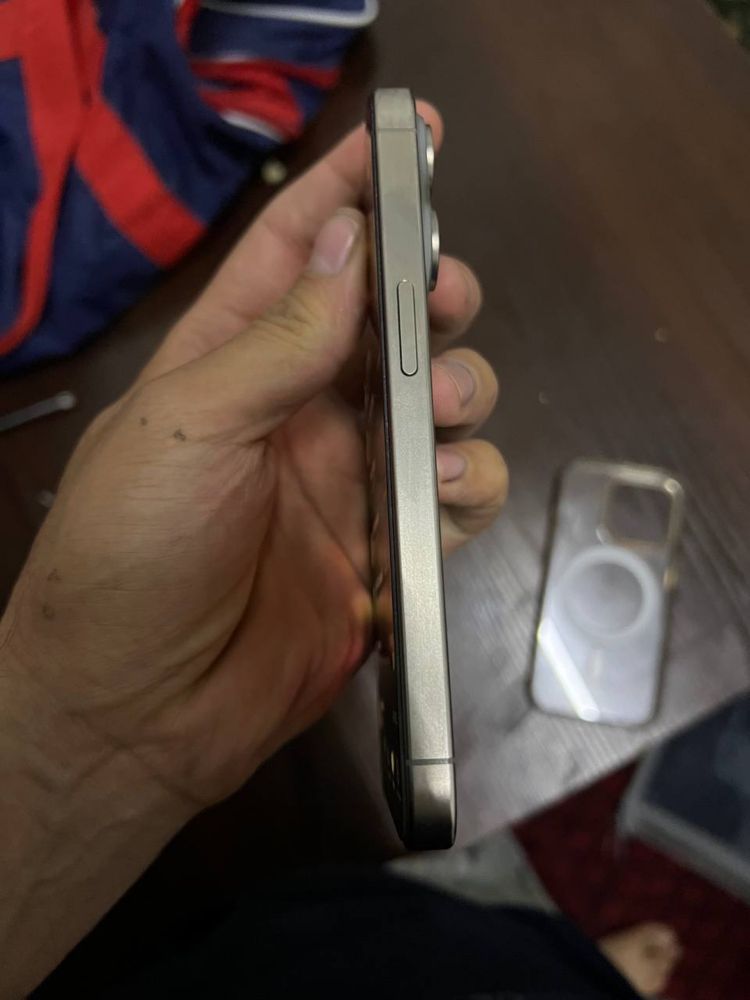 iPhone 15 pro KH/A Titanium