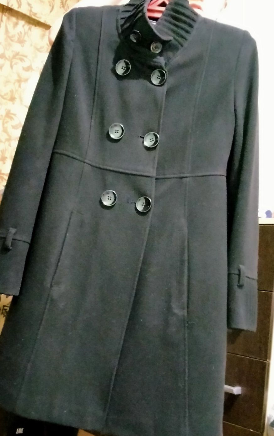 Продается черное пальто