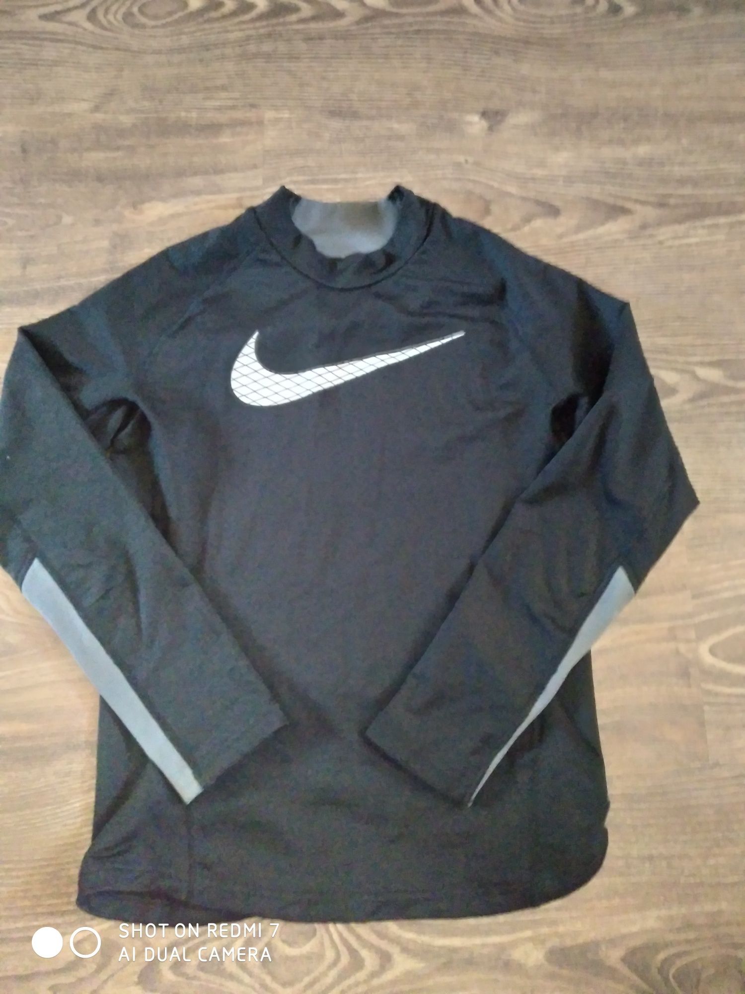 Блузи NIKE, UNDER ARMOUR  цена 20 лв