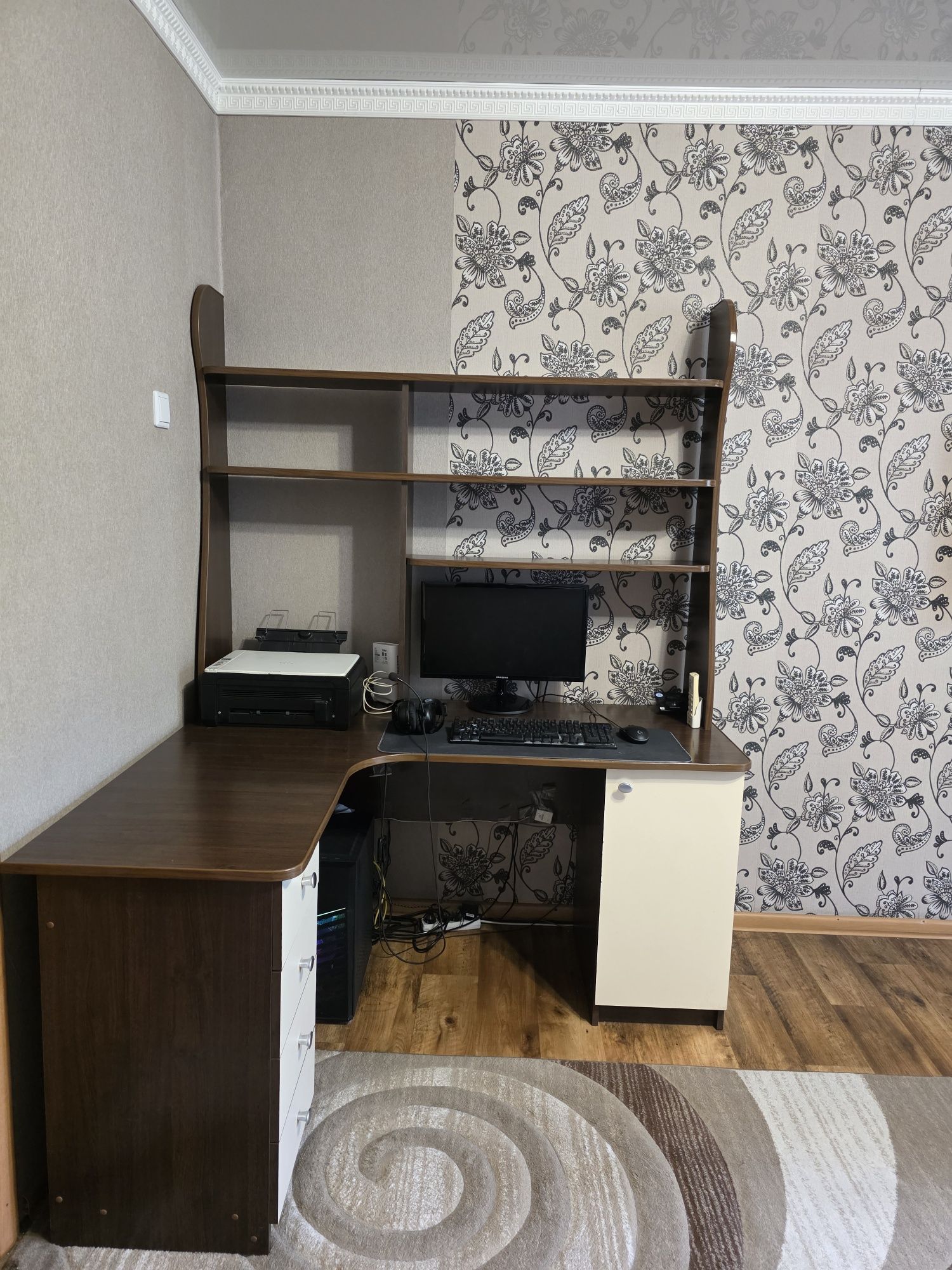 Стол компьютерный