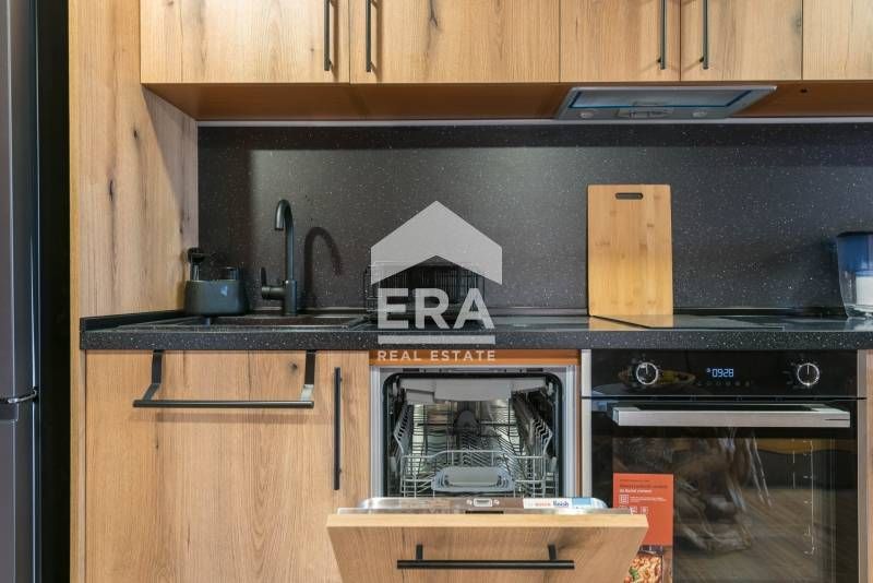 Продава се Къща в с. Близнаци, Област Варна - 288 кв.м за 1355 €/кв.м - Снимка #2