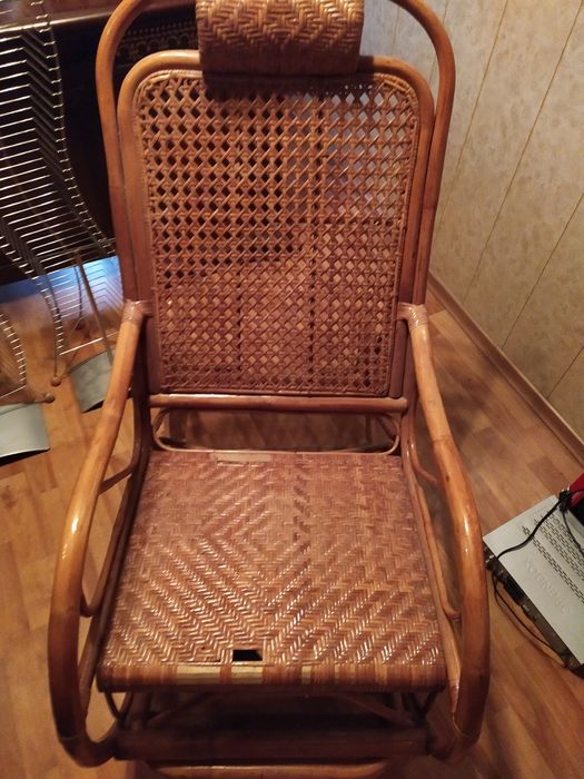 Кресло качалка из ротанга
