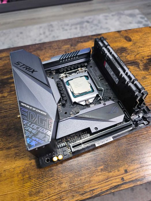 Kit procesor I7 8700k+ Asus Rog Strix Z390-I mITX+16gb ram DDR4