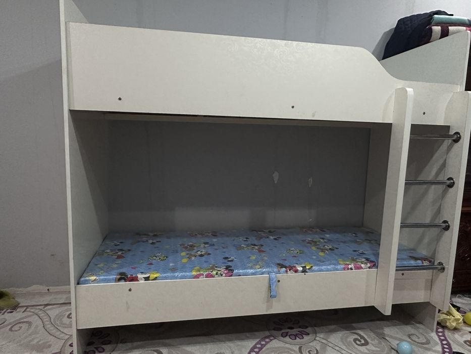 Двухьярусный  кровать очень хорошом состоянии