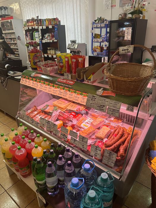 Vând magazin alimentar