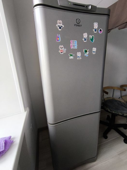 Продам холодильник Indesit в отличном состоянии, доставка до подьезда,