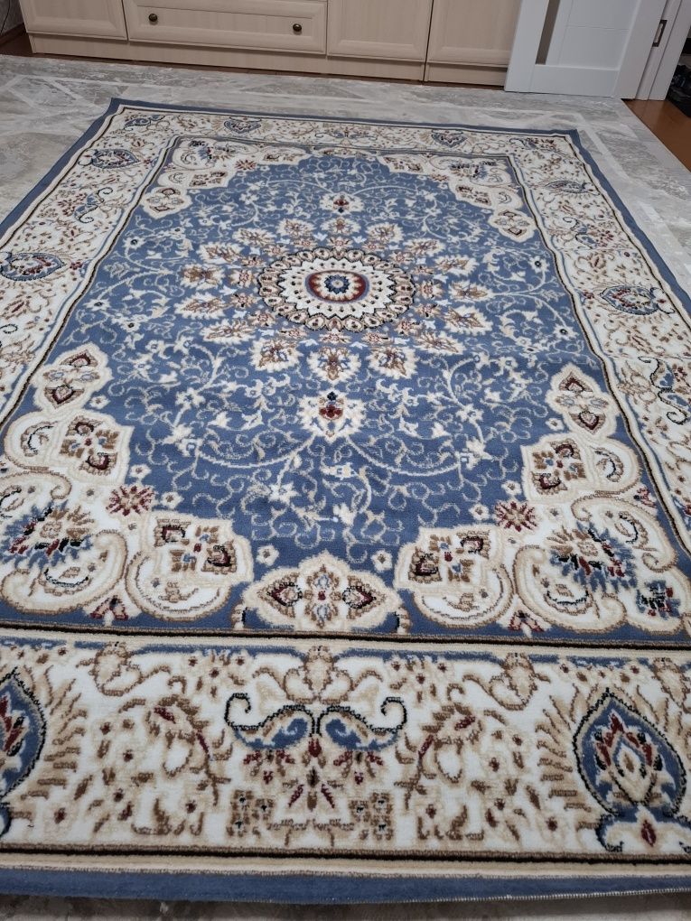 Продам новый ковер 180×260см