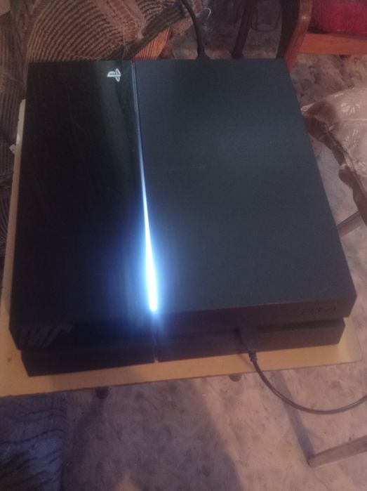 Продам приставку ps 4 fat на 500 гб