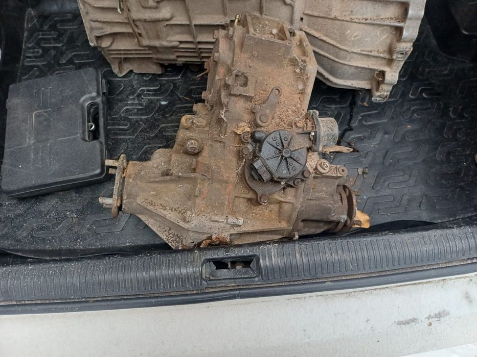 Продам мех коробку переключения передач на  тойота ланд крущер 150